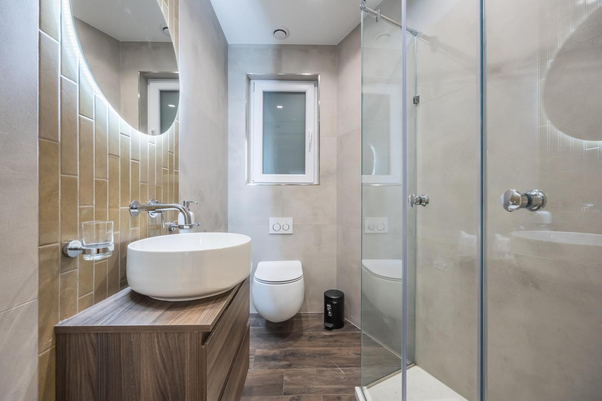 Brand New Close To Amenities. An Exceptionally Chic Get-away! *