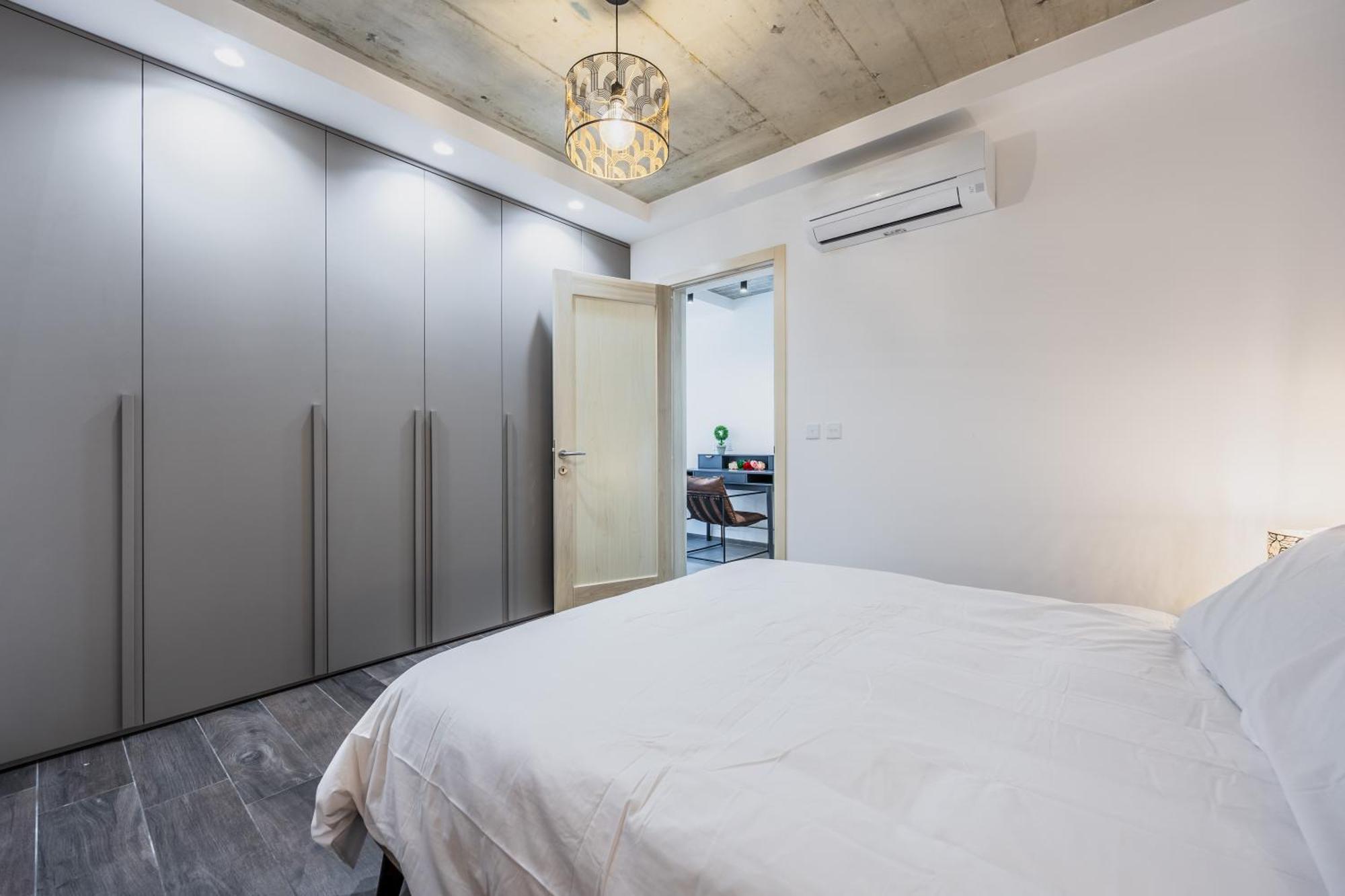 Brand New Close To Amenities. An Exceptionally Chic Get-away! *